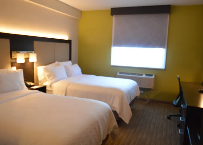 Holiday Inn Express Maspeth By Ihg