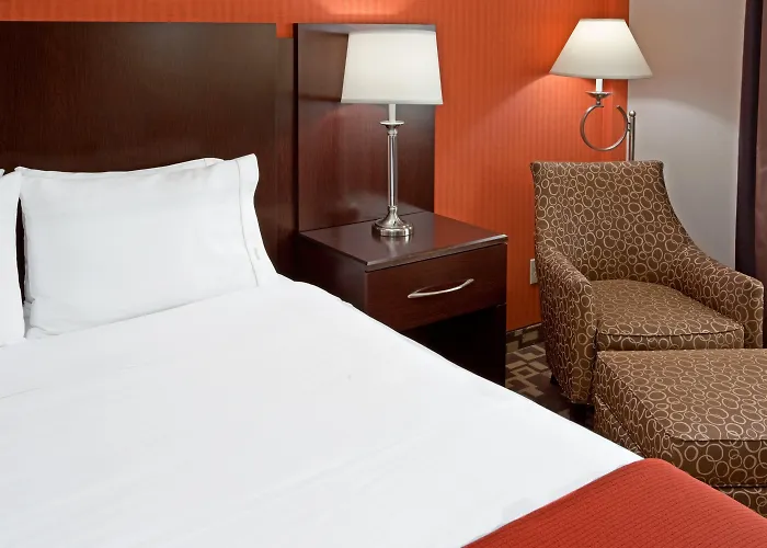 Holiday Inn Express Maspeth By Ihg